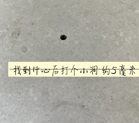 建华瓷砖空鼓维修公司专业解答在瓷砖铺贴过程中，如果砂料搅拌不均匀，将会带来以下问题