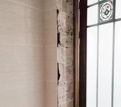 建华瓷砖空鼓免砸砖维修公司分享吸水砖泡水时间不够或过长都会对瓷砖铺贴效果产生影响